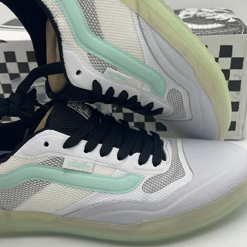 Vans WMNS Ave Mint
VN0A5JIBM2T
Sneakers - Picture 14 of 16